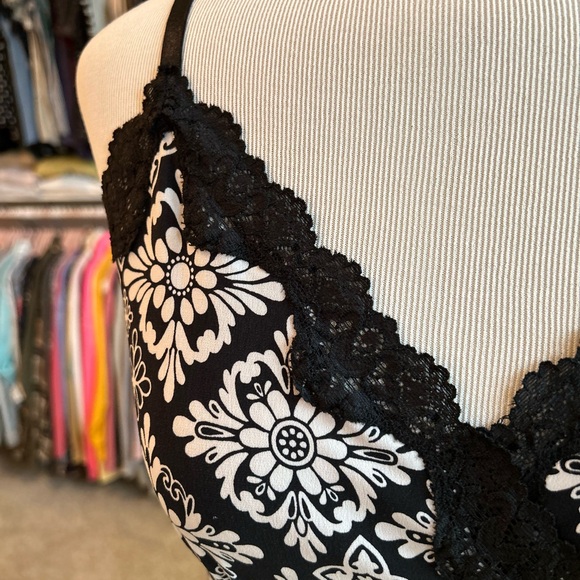 WHBM black and white Camisole Tank Small - Picture 5 of 7